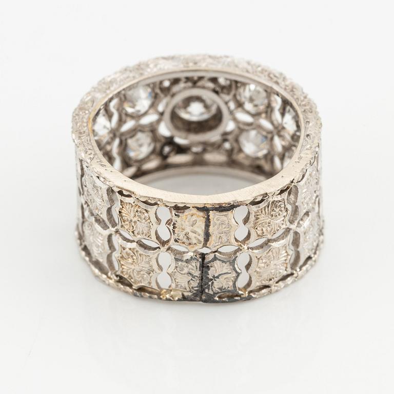 A ring in 18K white gold with old-cut diamonds, Buccellati.