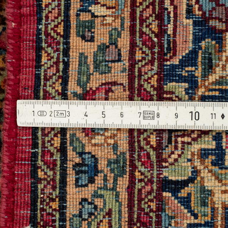 MATTO, a semi-antique Kerman, ca 220,5 x 139,5-142,5 cm.