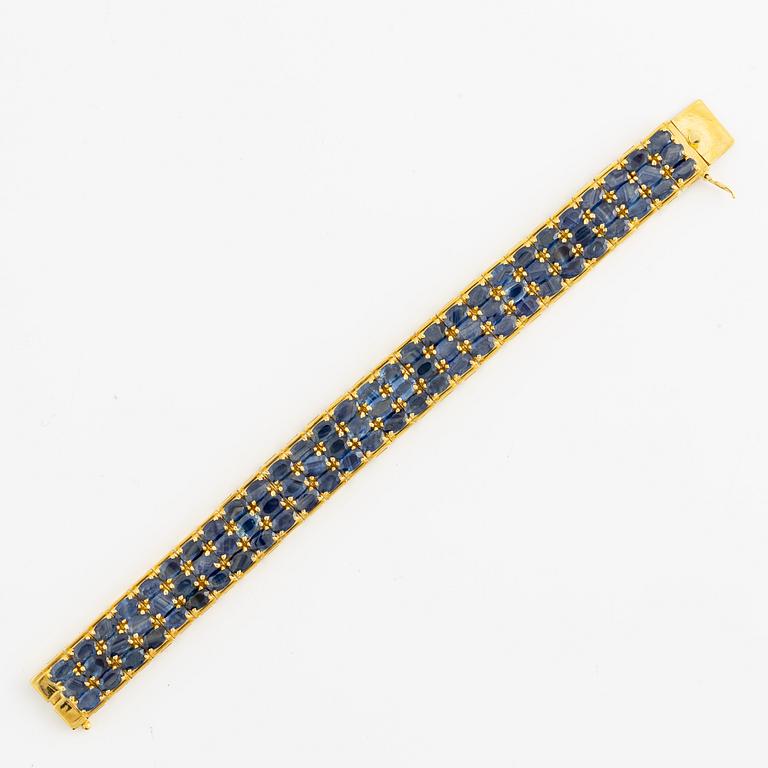 Bracelet 18K gold three rows of oval faceted sapphires.