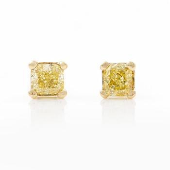 Örhängen 14K guld med gula radiantslipade diamanter.