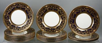 MATTALLRIKAR, 20 st, benporslin, Royal Worcester, England.