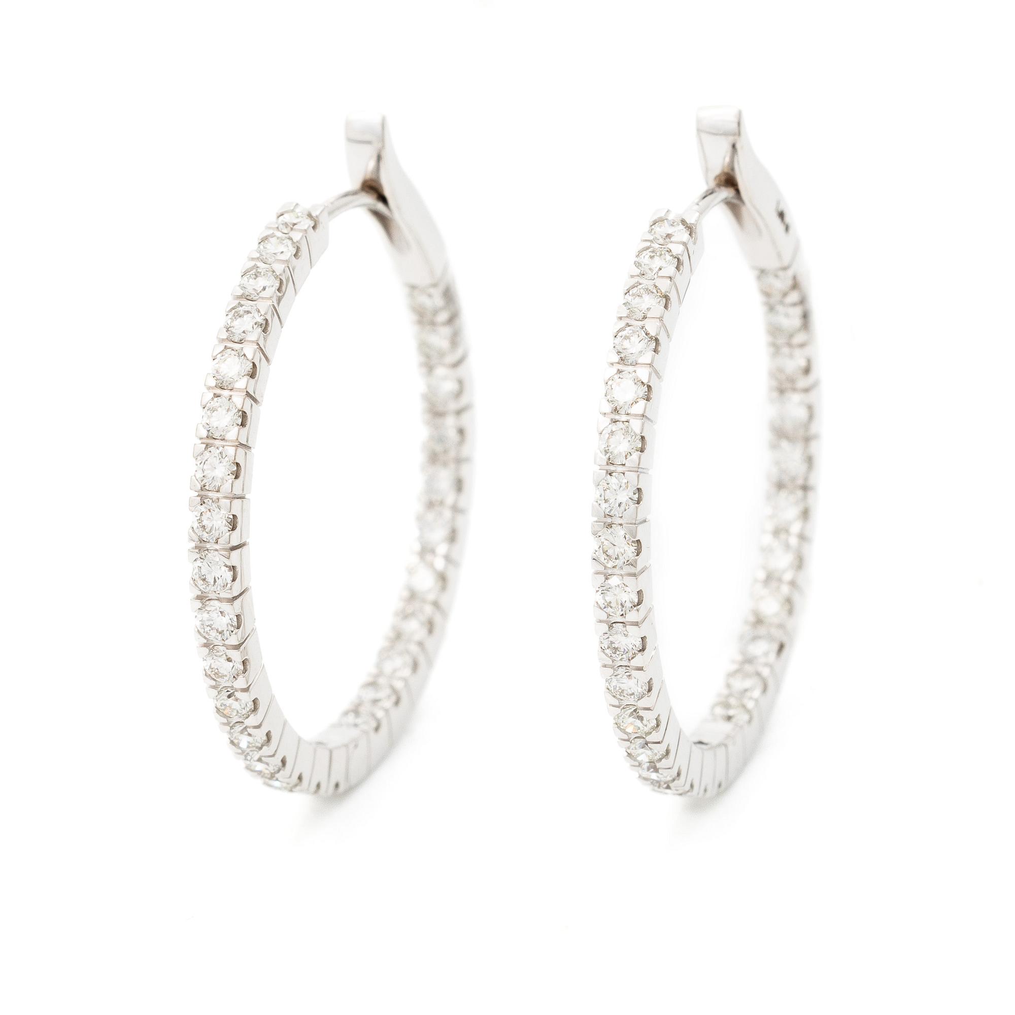 Earrings 18K white gold with brilliant-cut diamonds.