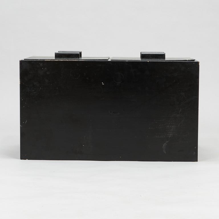 Alvar Aalto, A mid-20th century chest of drawers for O.Y. Huonekalu- ja Rakennustyötehdas AB.