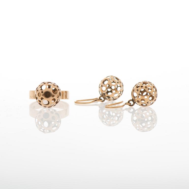 LIISA VITALI, RING and EARRINGS, 14K gold. Westerback, Helsinki Finland 1962.