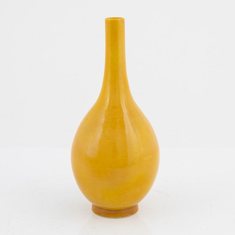 An early 20th century vase, China.