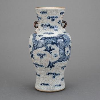 VAS, porslin, Kina, 1900-tal.