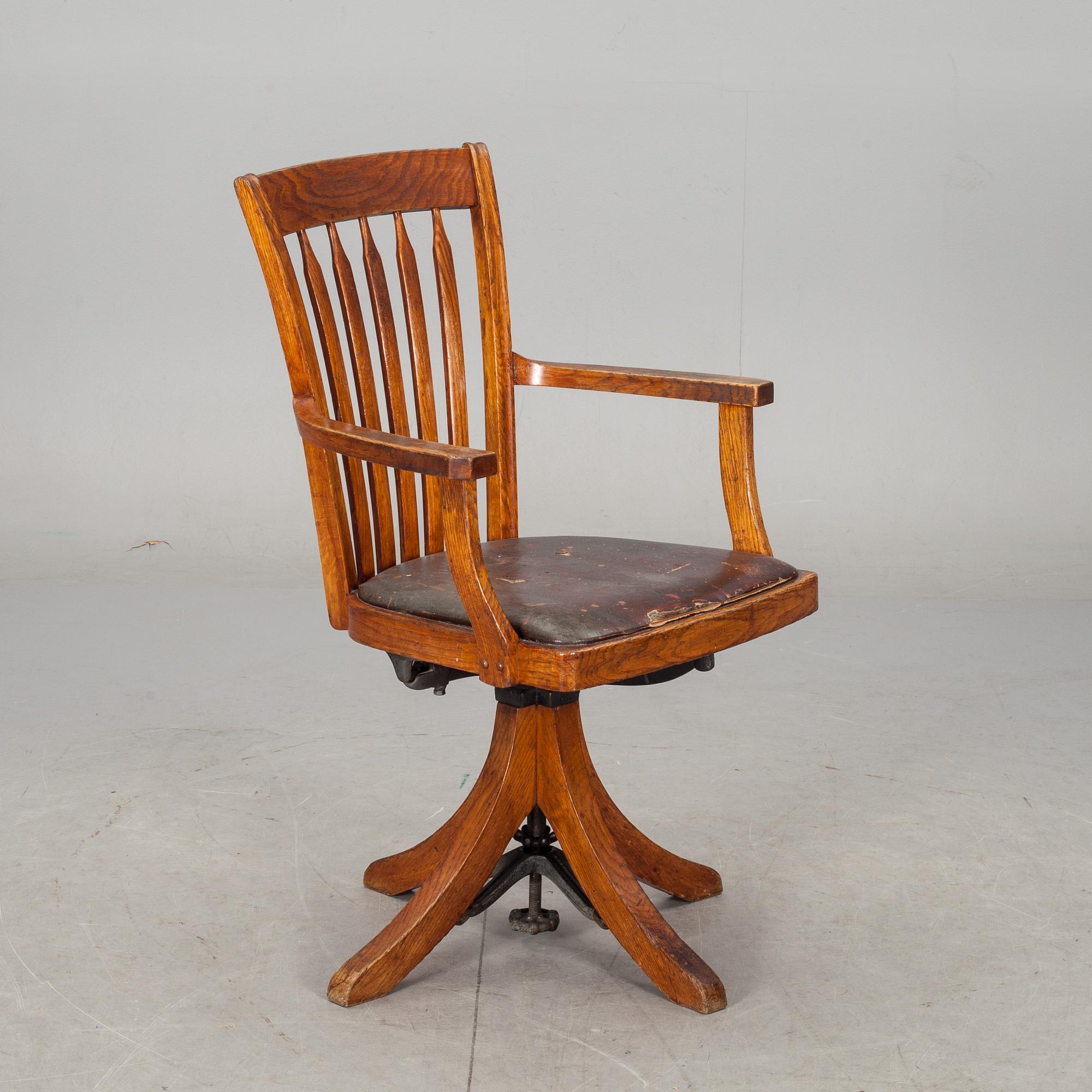 KONTORSSTOL, 1900-talets första hälft.