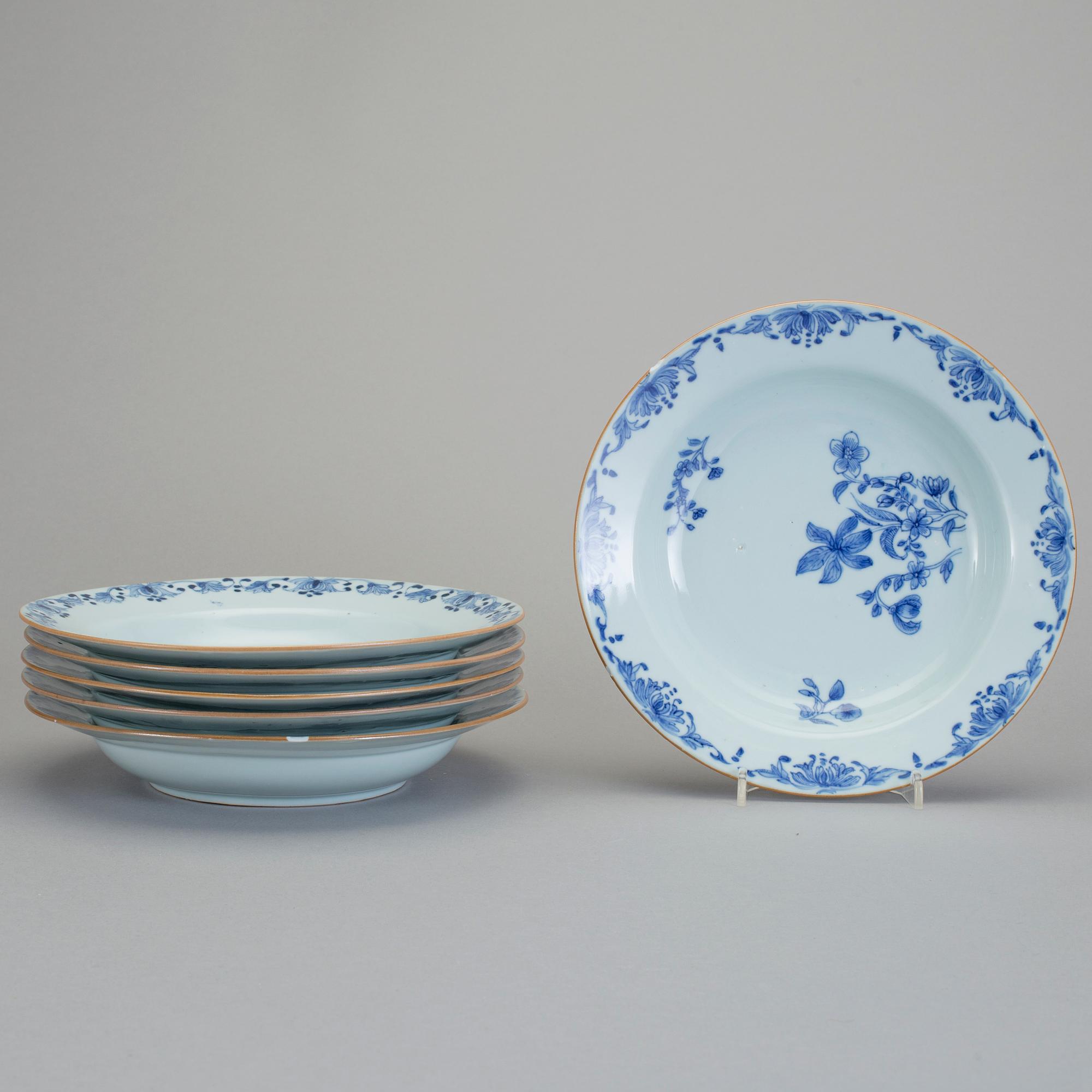 TALLRIKAR, 6 stycken snarlika, porslin, Kina, 1700-tal.