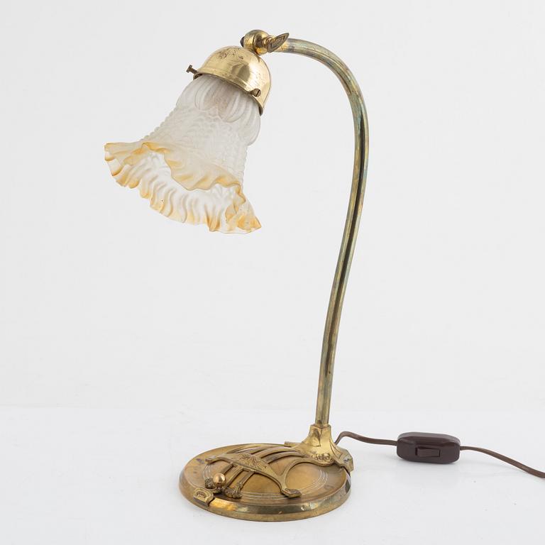 An Art Nouveau table lamp, early 20th Century.