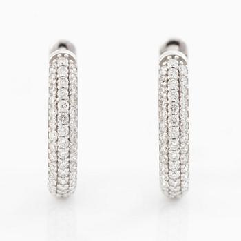 Hoop earrings 18K white gold with brilliant-cut diamonds.
