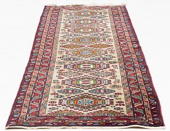 Gallry carpet, ca 310 x 83 cm.
