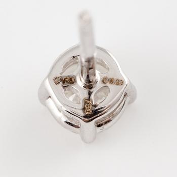 Örhängen med briljantslipade diamanter, medföljande GIA dossier.