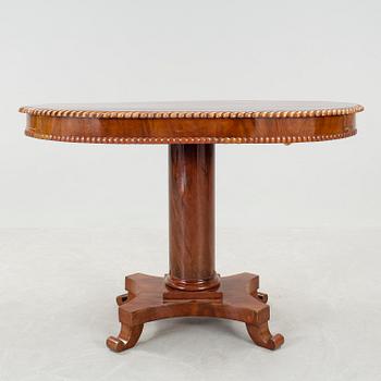 SALONGSBORD, nyrokoko, omkring 1800-talets slut.