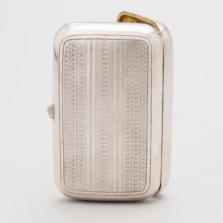 A Russian silver cigarette case, mark of OE, assay master Vasily Aleksandrovich Petrov, Moscow (1883-1893).