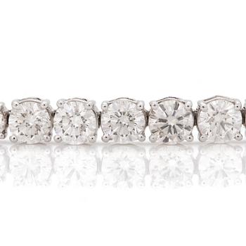 COLLIER med 104 briljantslipade diamanter totalt ca 25.44 ct. Kvalitet ca G-H/VS-SI.