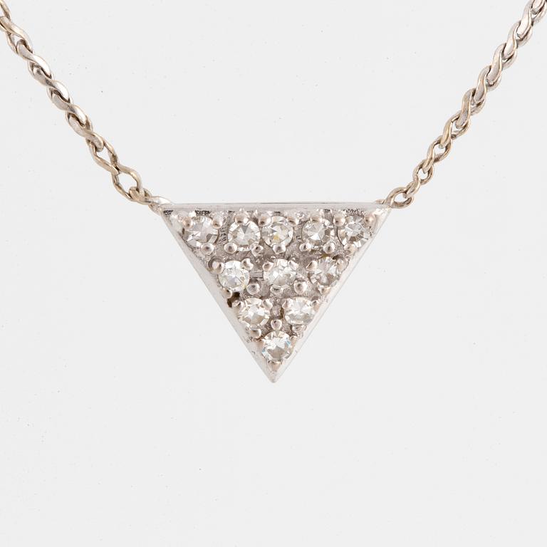 18K gold and eight-cut diamond trangle necklace.