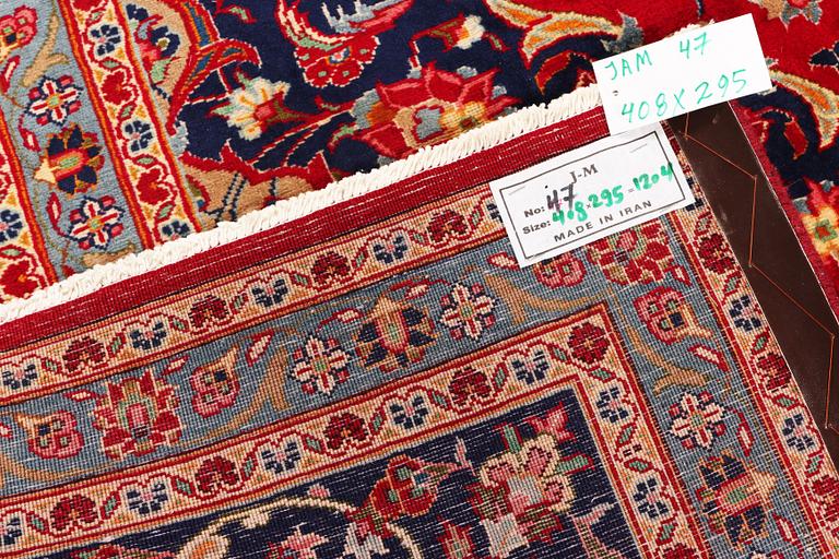 A Keshan carpet, c. 408 x 295 cm.