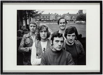 Rolf Adlercreutz, fotografi, "Monty Python Acton, London 1970", archival pigment print, numrerad 3/5.