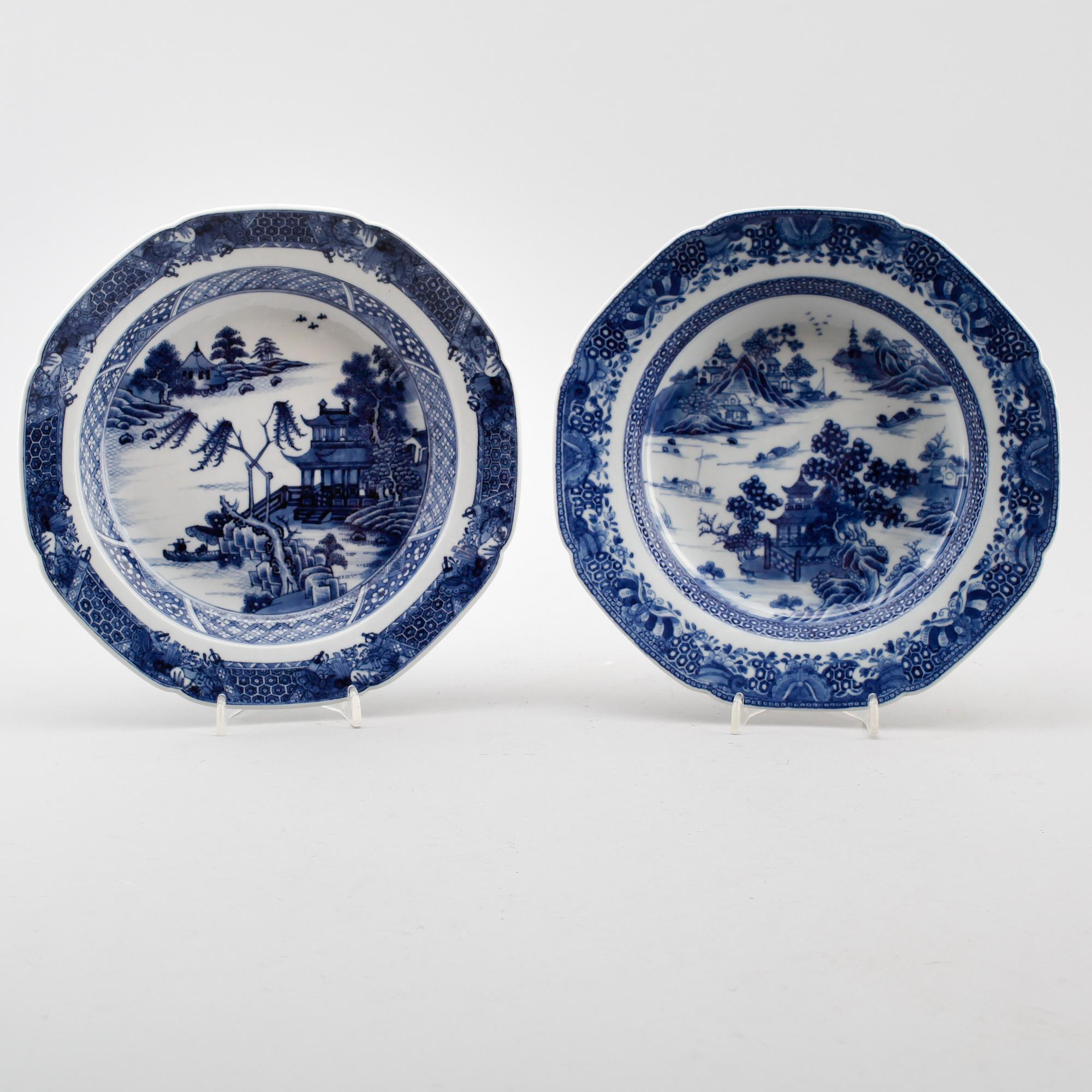 TALLRIKAR, 2 st, porslin, Kina, 1800-tal.