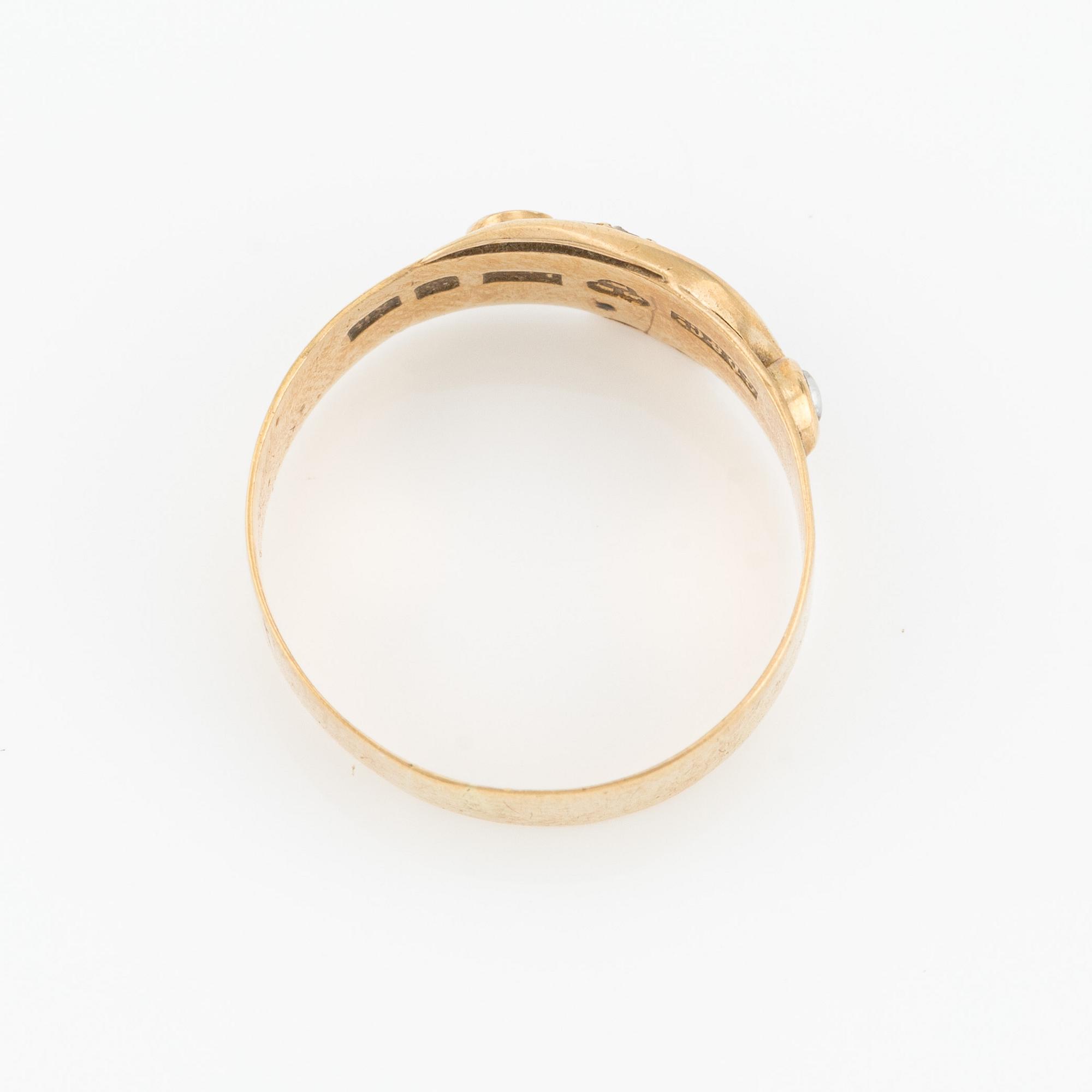 Ring, 18K gold with small pearls, Gustaf Dahlgren & Co, Malmö, year 1900.