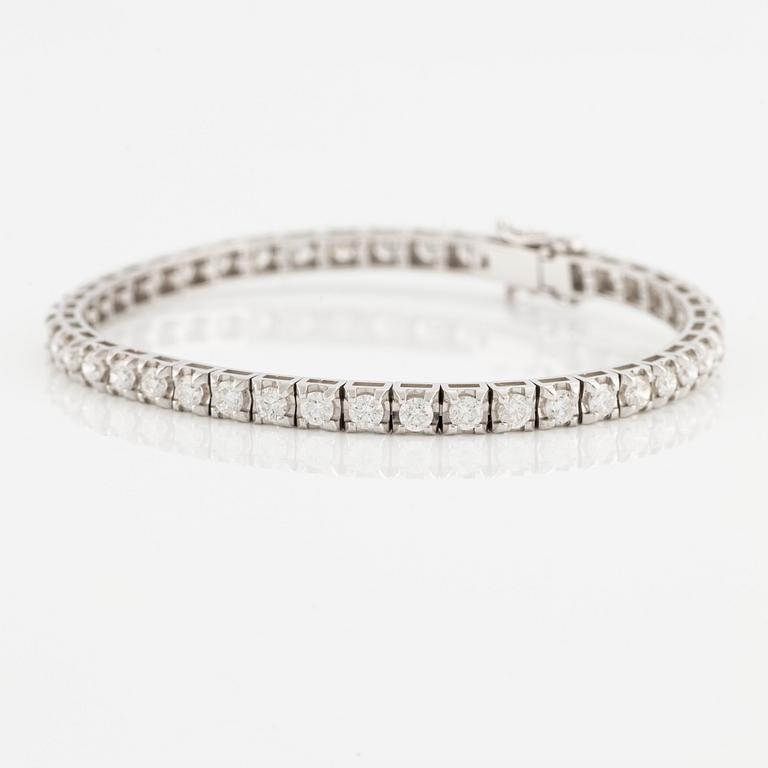 Tennis bracelet with brilliant-cut diamonds, including HRD report.