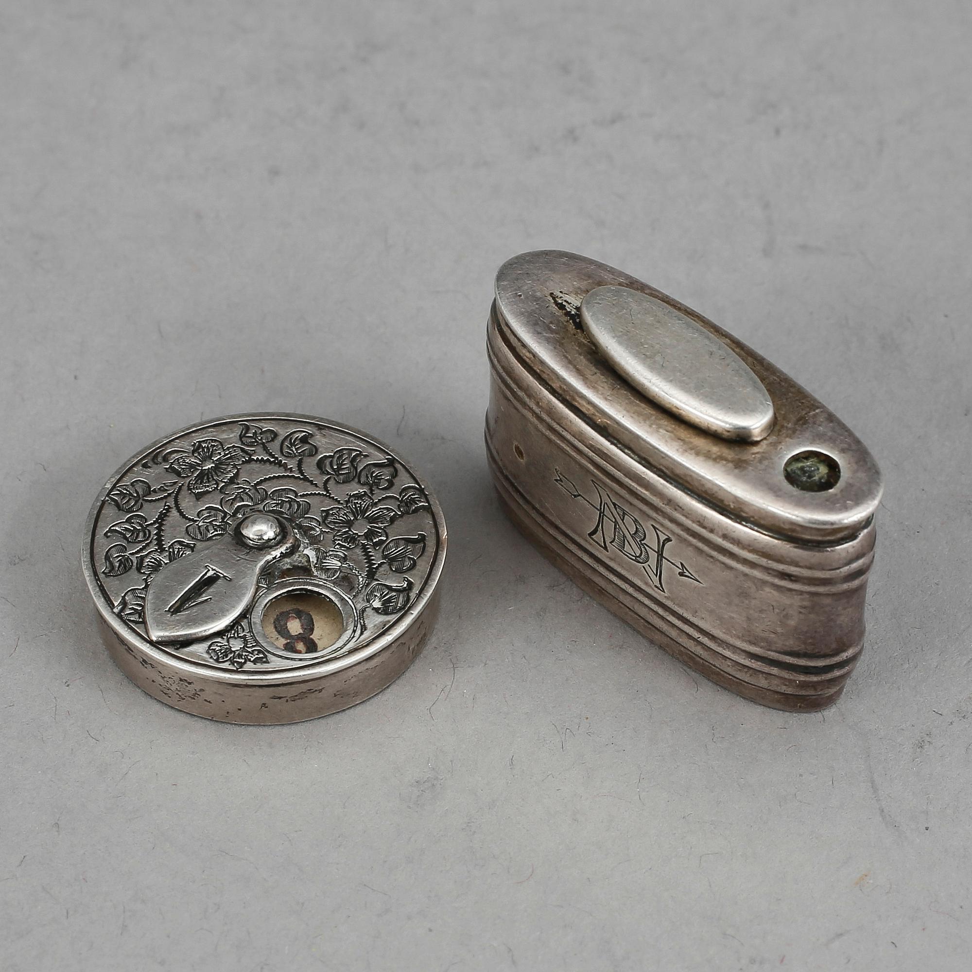 DOSOR, silver, 2 st, 1800/1900-tal. Total vikt 22 g.