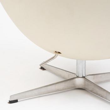 Arne Jacobsen, an "Egg" armchair, Fritz Hansen, Denmark, 2006.