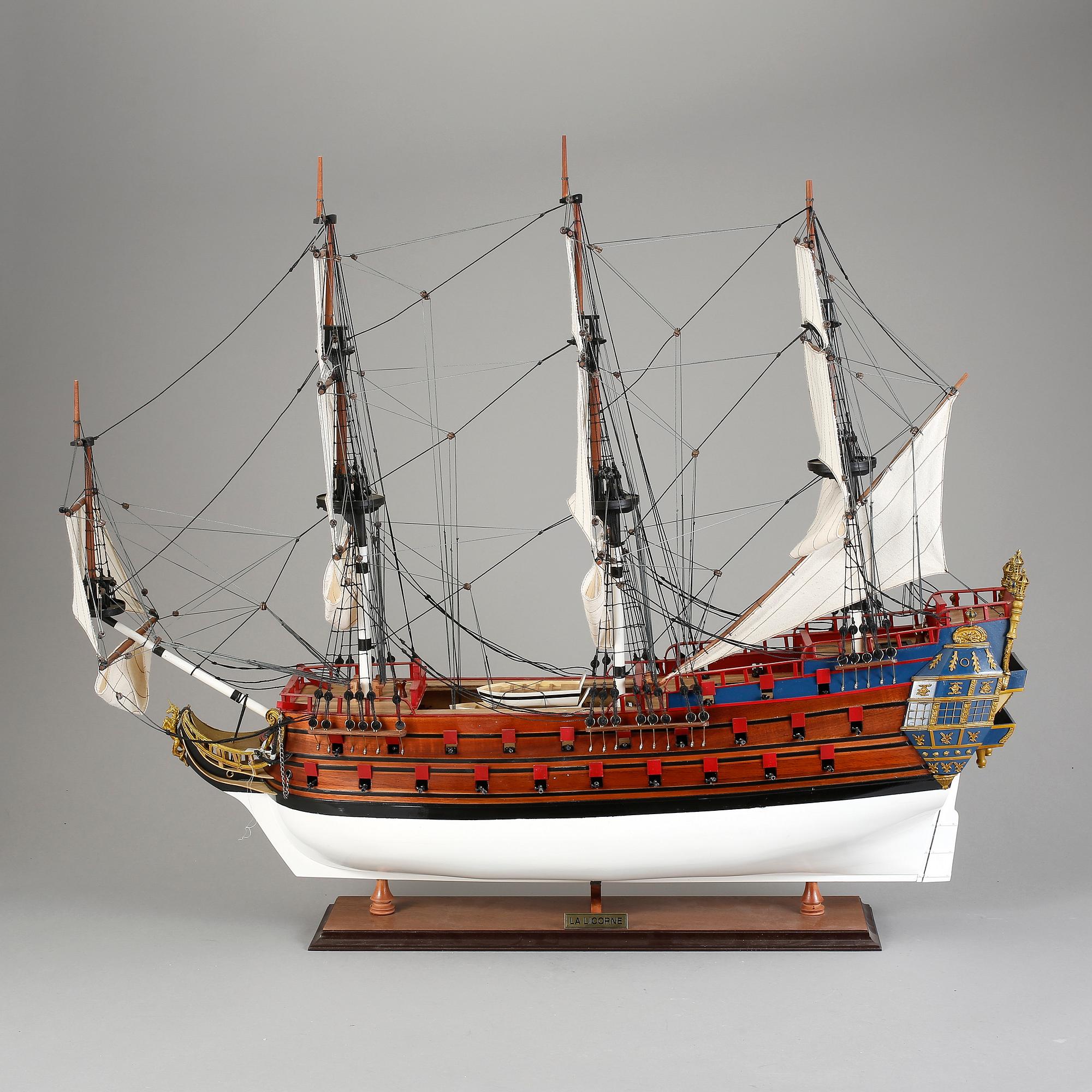 FARTYGSMODELL, 2000-tal. "La Licorne" (Enhörningen) från berättelserna om Tintin.