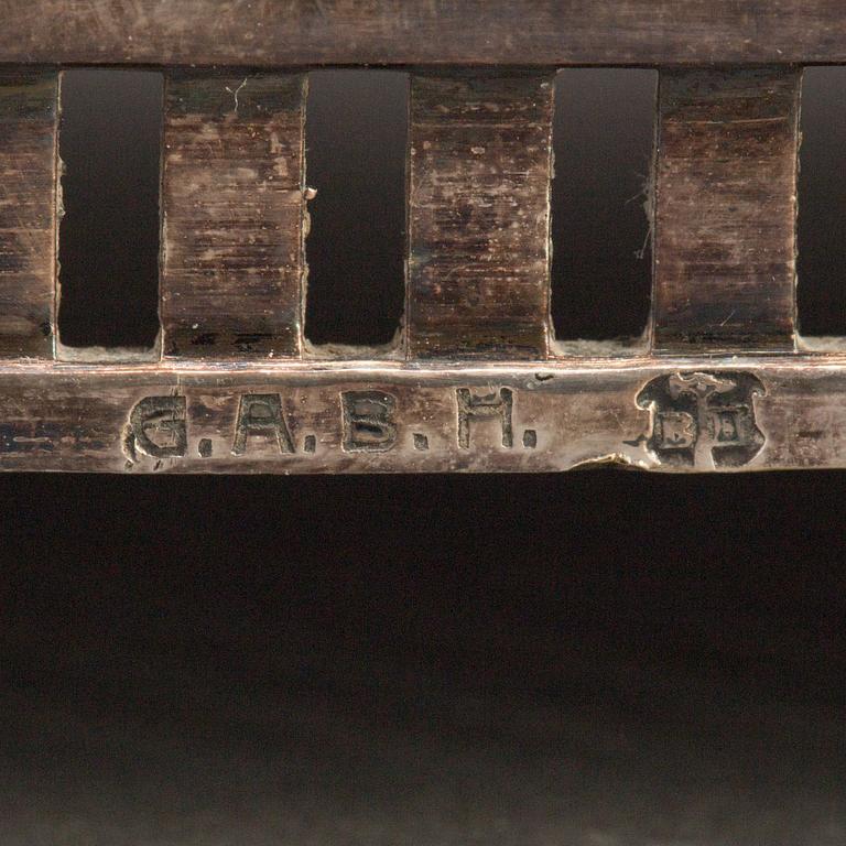 GULDSMEDSAKTIEBOLAGET (GAB), Ljusstakar, nysilver, Gustaviansk stil, 1900-talets första hälft.