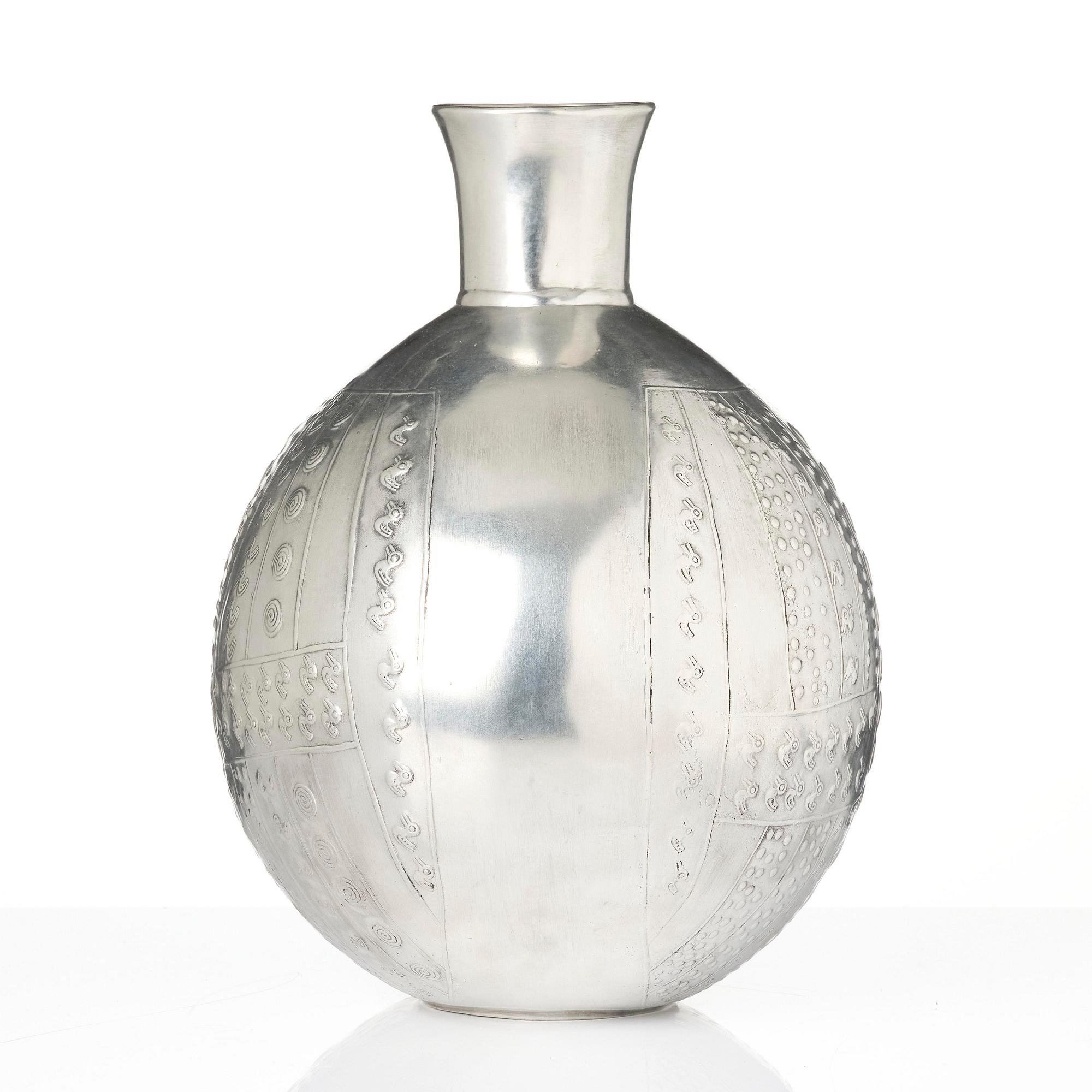 Estrid Ericson, "Peruvian urn", pewter, Firma Svenskt Tenn, Stockholm 1993.