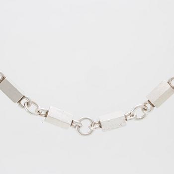 Wiwen Nilsson, necklace with bar chain and one earring, silver, Lund 1971 and 1973.