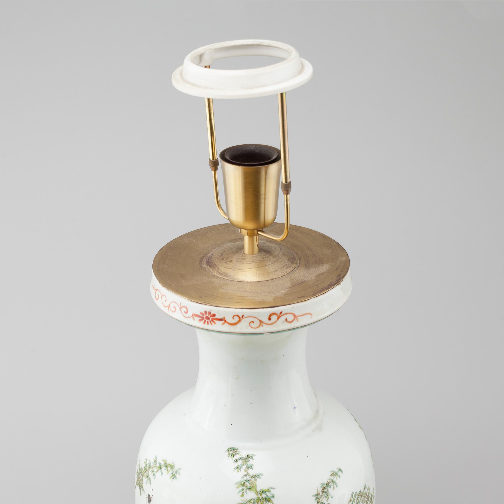 A late 19th/early 20th century Chinese porcelain table lamp.