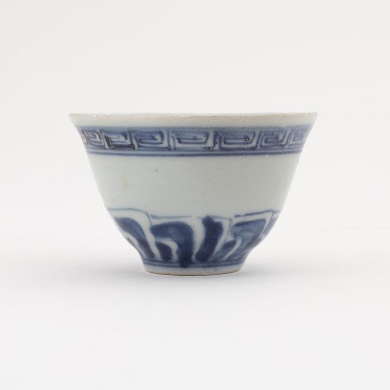 A blue and white cup, Ming dynasty (1368-1644).