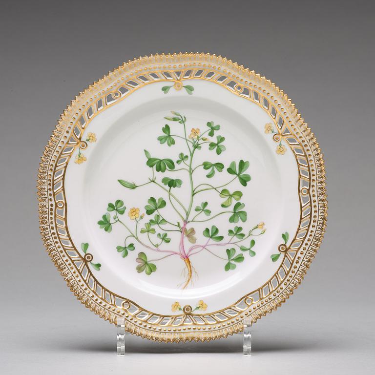 A set of 12 Royal Copenhagen 'Flora Danica' dessert dishes, Denmark, 20th Century.