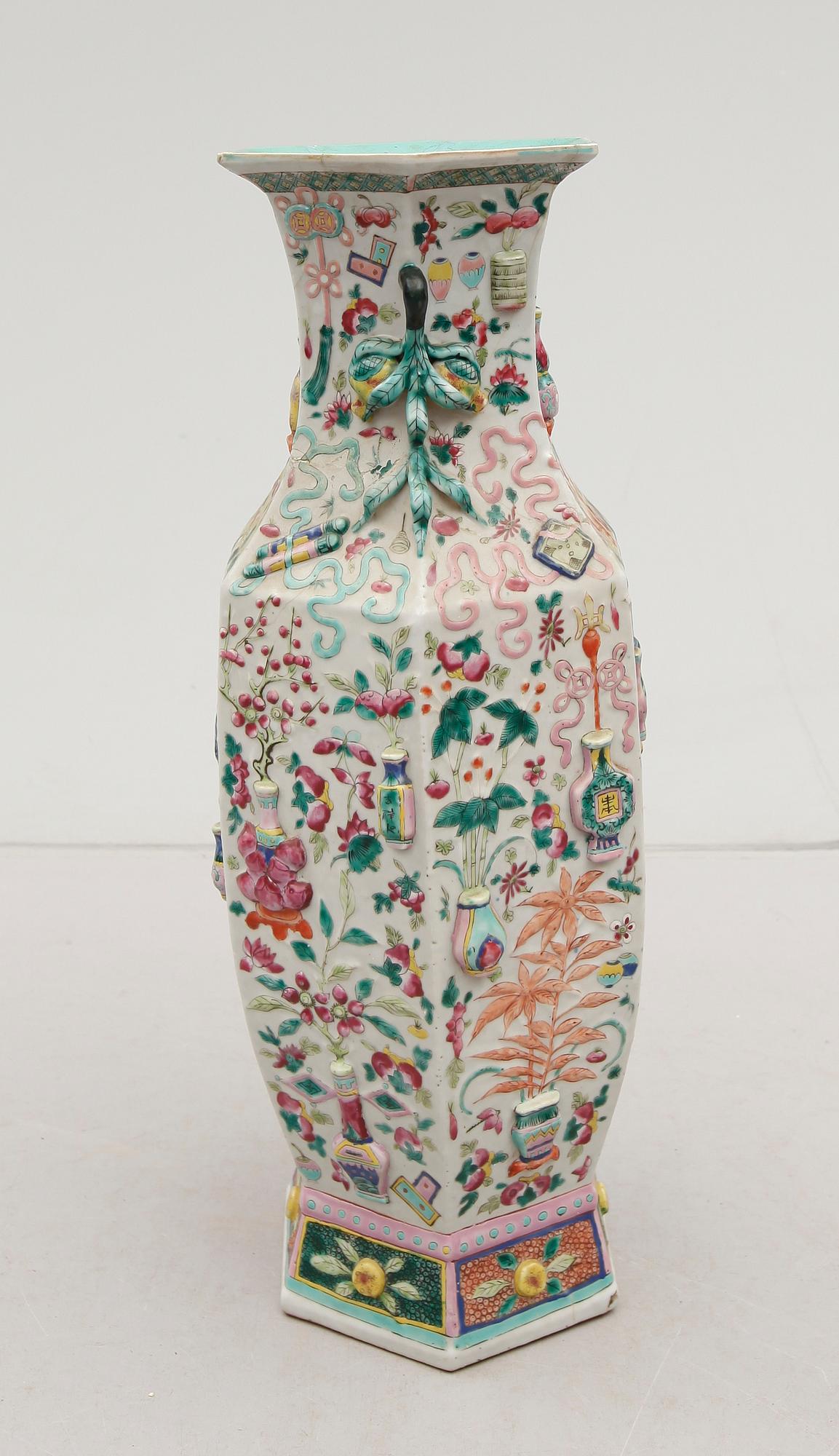 VAS, porslin, Kina, 1800-tal.