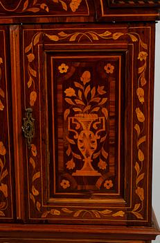 VÄGGSKÅP, sannolikt Holland, 1700/1800-tal.