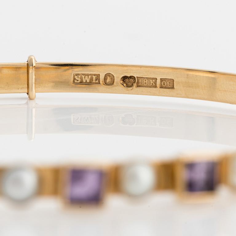 Armring, 18K guld med pärlor och ametister. Stockholm 1964.