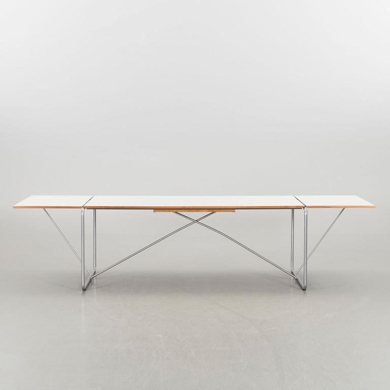 A Niels Haugesen dining table model nr 4750 Fredericia Furnitures Denmark alter part of the 20th century.