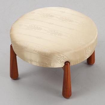 Josef Frank, a  model "B2019" stool, Firma Svenskt Tenn, pre 1985.