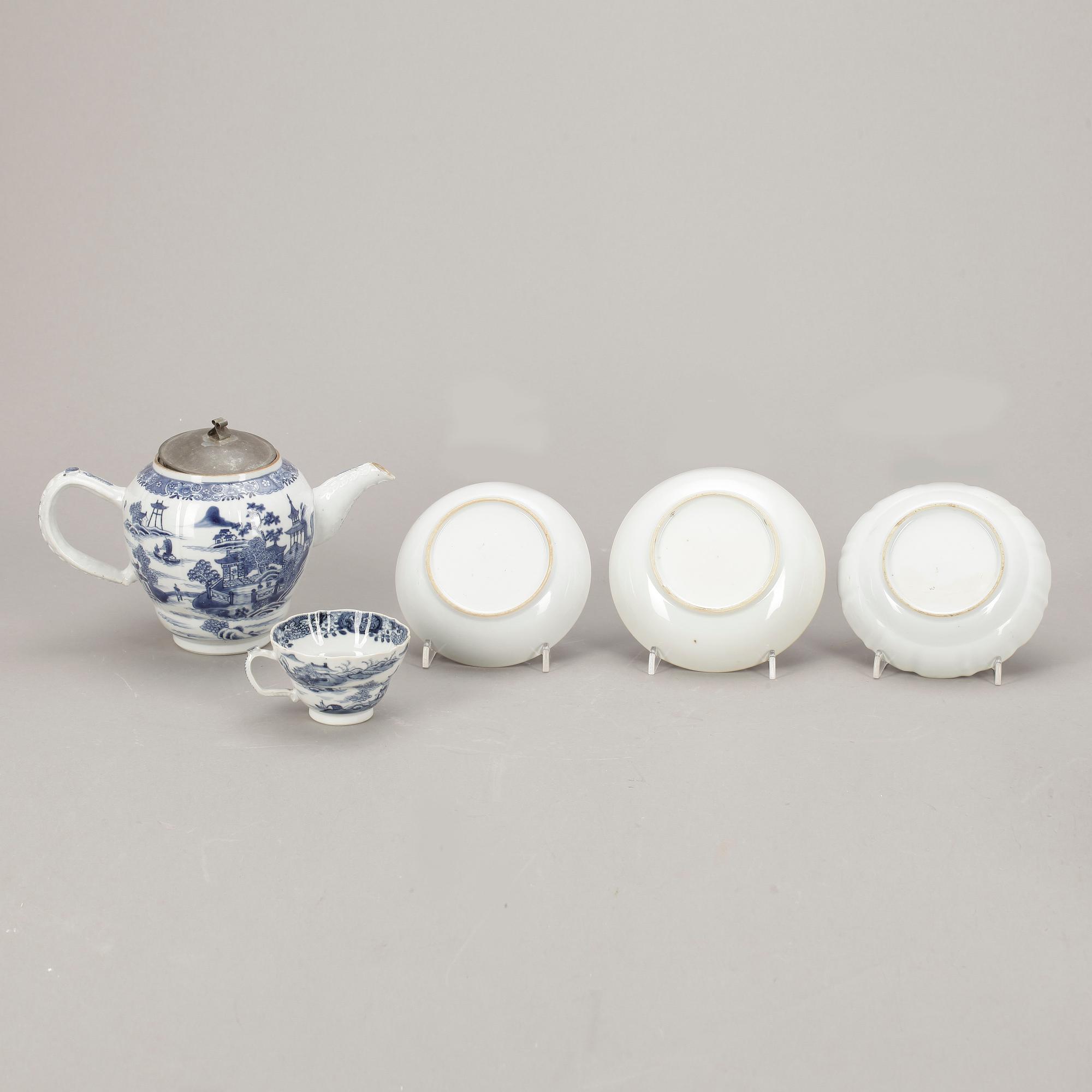 TESERVIS, 9 delar snarlika, porslin, Kina, Qianlong, (1736-1795).