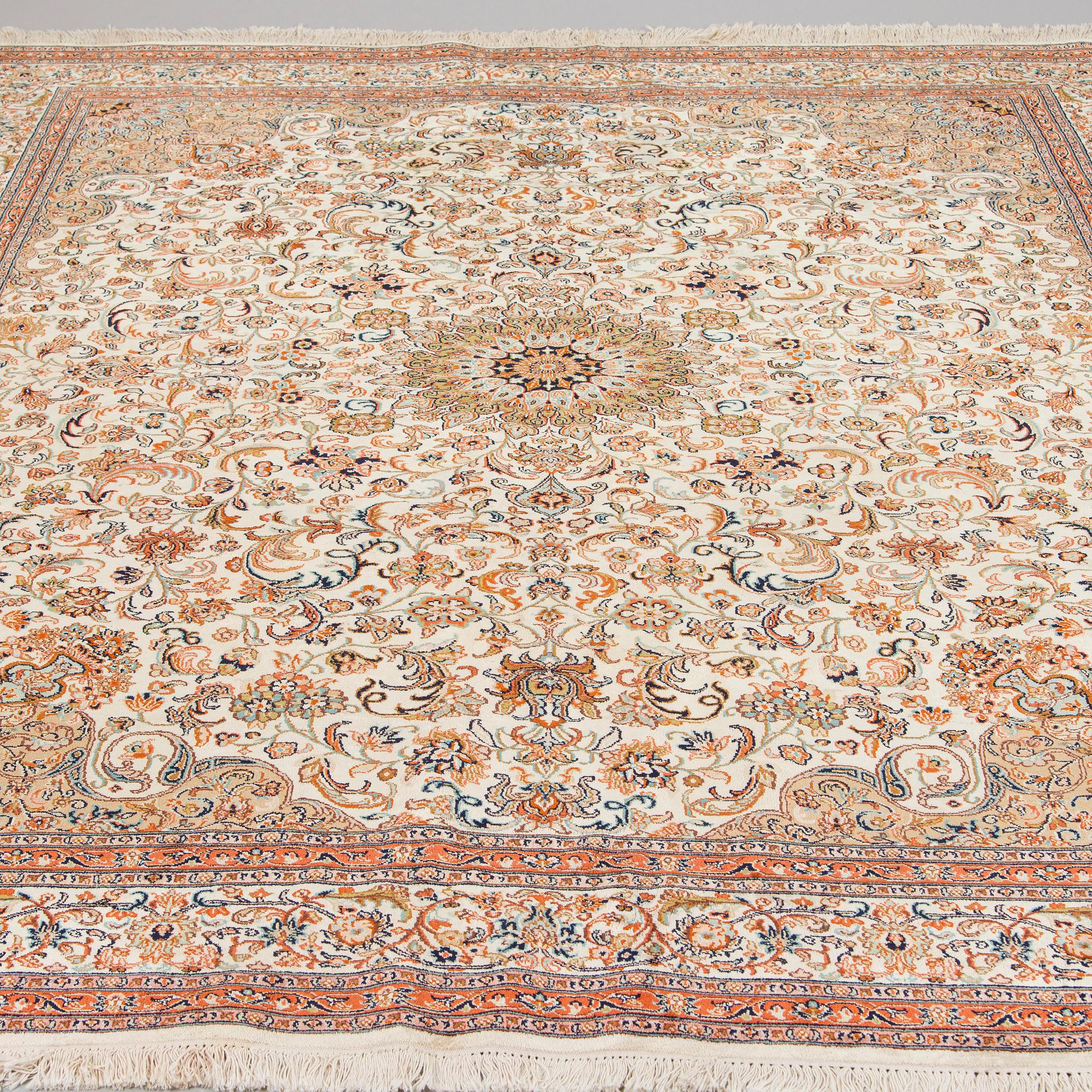 Matto, Kashmir, silkkiä, ca 255 x 202 cm.,.
