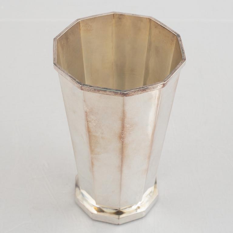 Eric Löfman, a silver vase, MGAB, Uppsala, 1977.