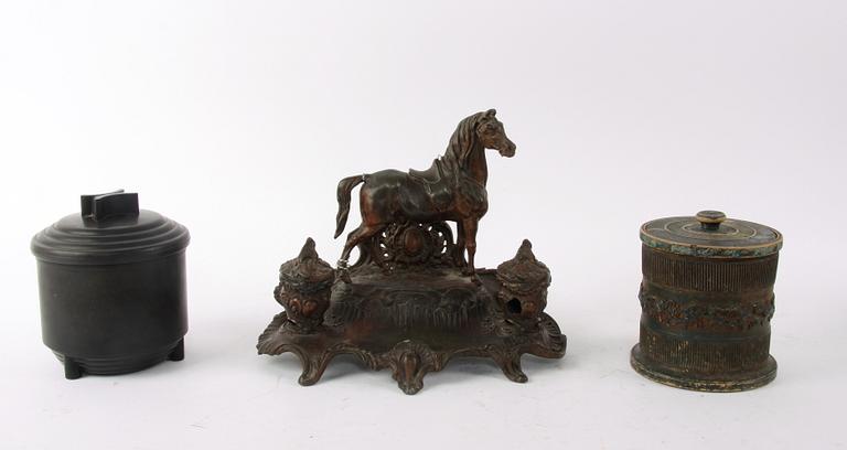 TOBAKSBURKAR, 2 st och SKRIVSTÄLL, 1800-tal samt art deco.