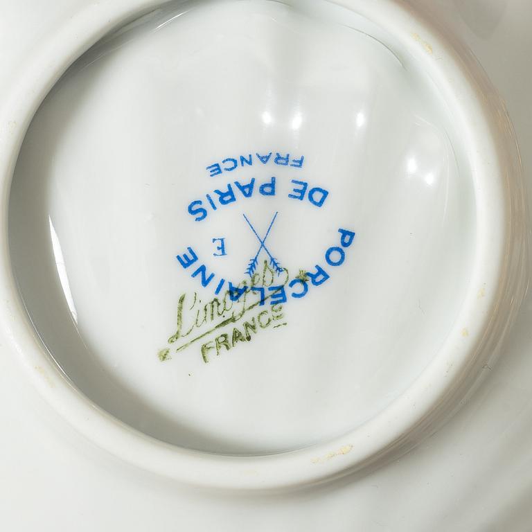 Service pieces, 91 pcs, mostly Porcelain de Paris.