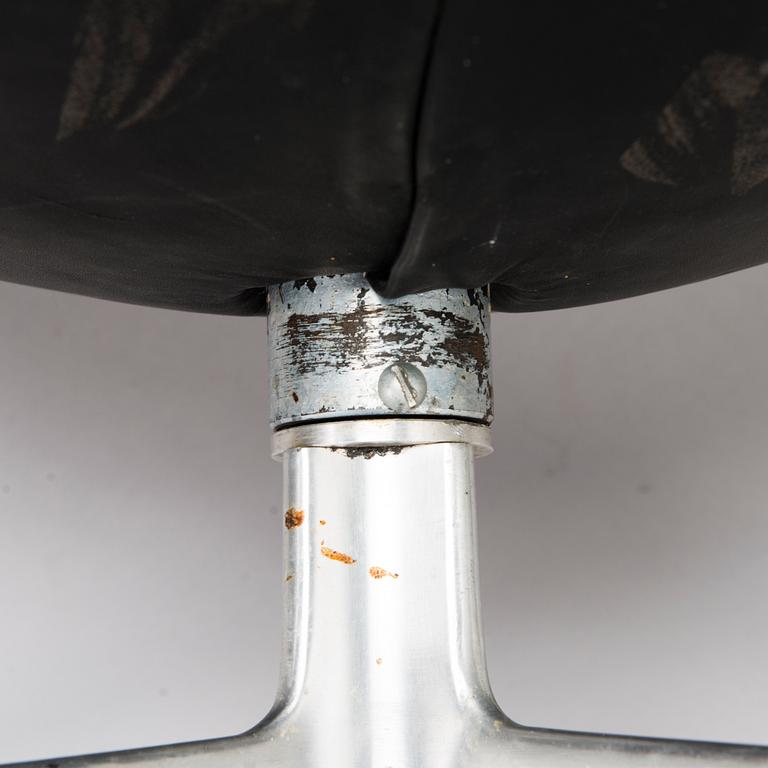 ARNE JACOBSEN, A 1960s arm chair "Egg chair" designed for Fritz Hansen, Denmark.