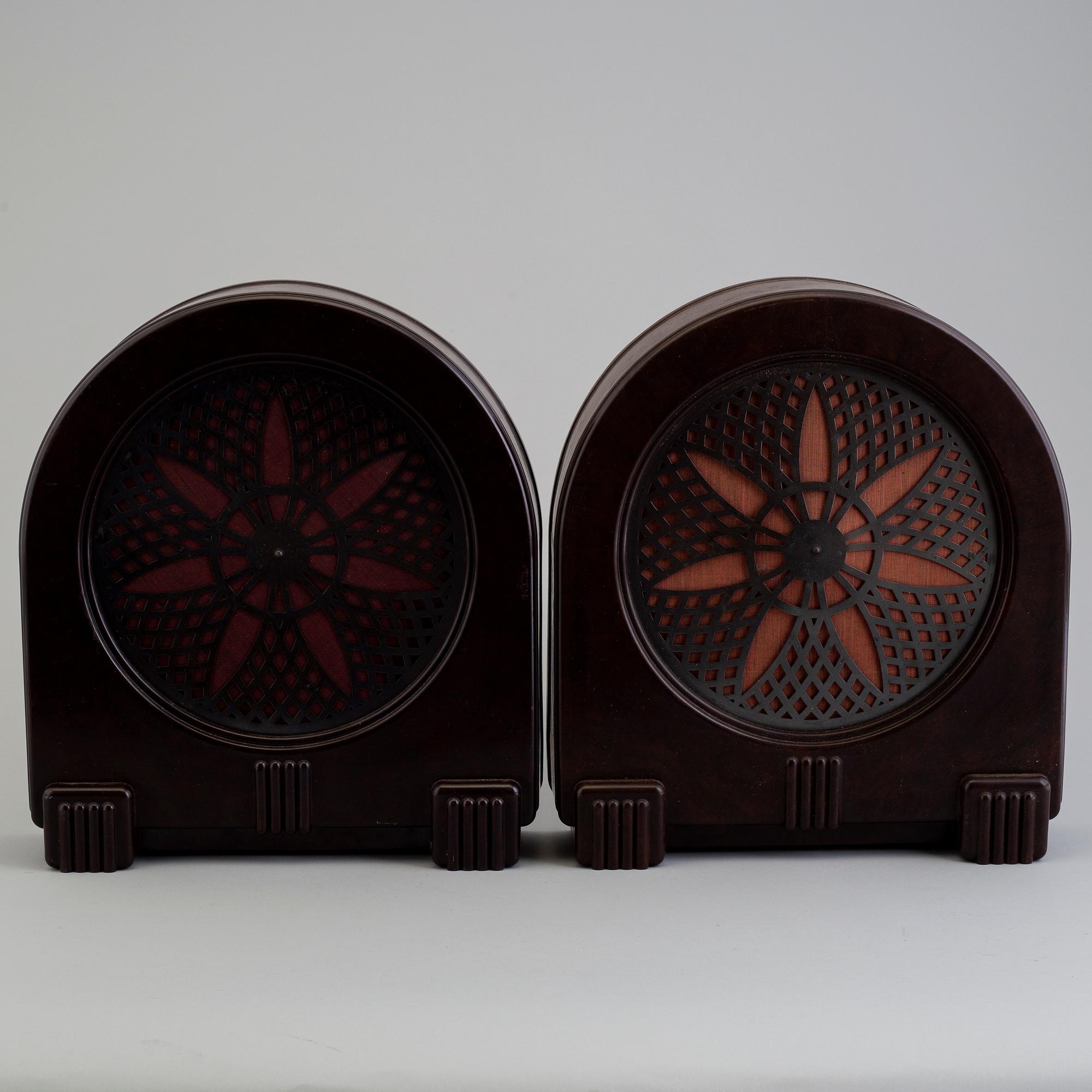 a radio with two speakers from Philips, 1930's.