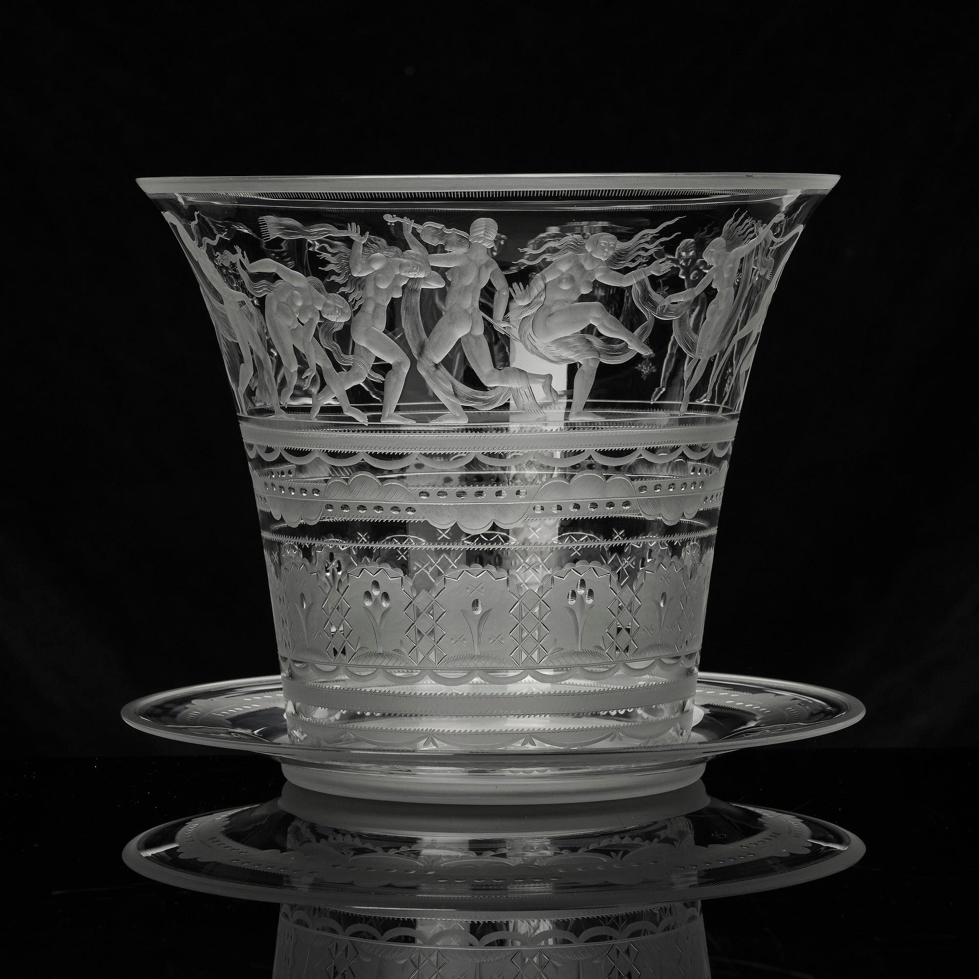 Simon Gate, an engraved glass bowl with plate, Orrefors 1930, model 122.
