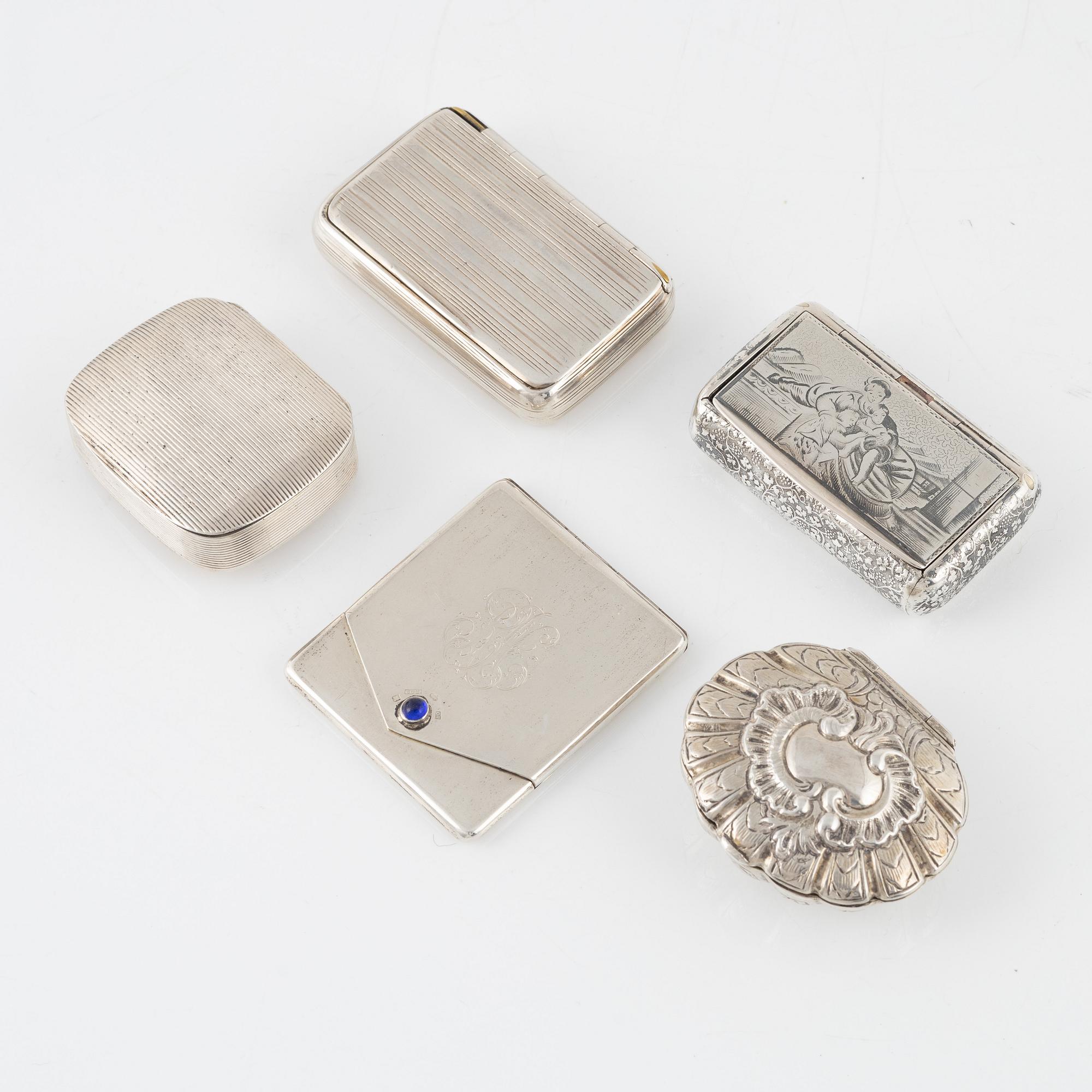 A set of silver boxes and a cup (6 pieces).