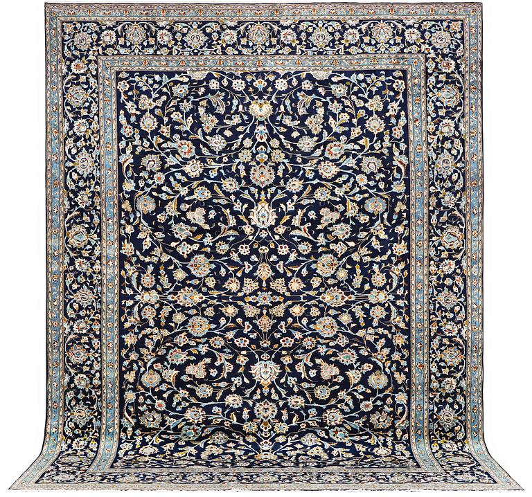 A Kashan carpet, c. 397 x 298 cm.