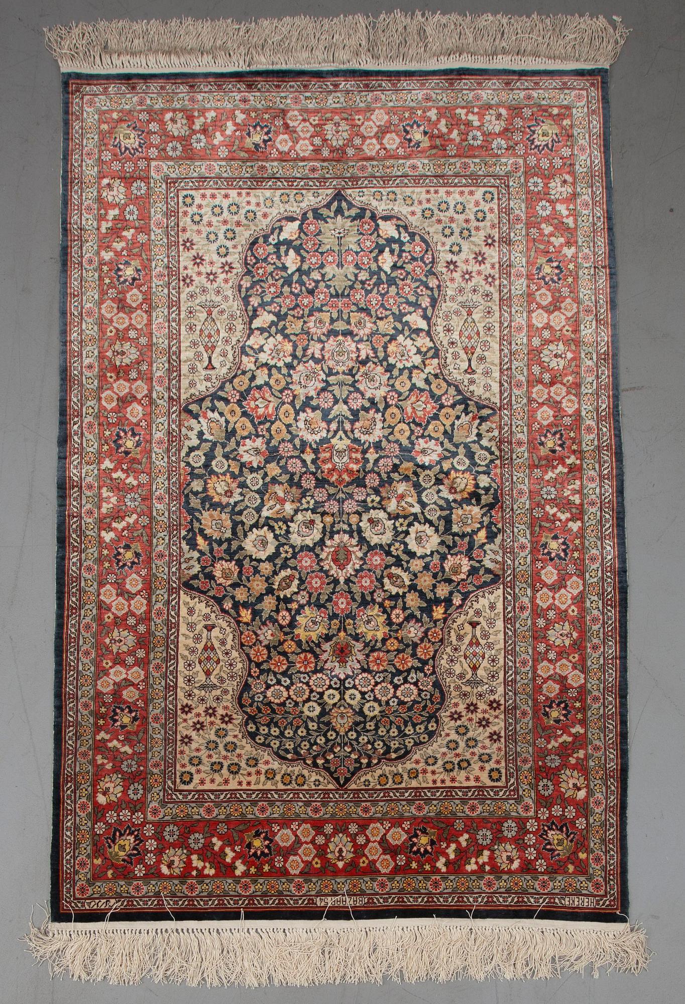 MATTA, Hereke, silke.  Strl. 121 x 79.